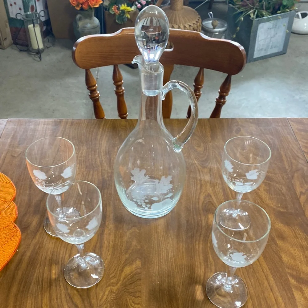 GRAPE ETCHED DECANTER AND 4 matching Glasses
